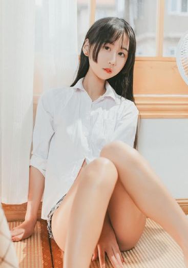 欧美背带裤搭配_4K手机在线观看